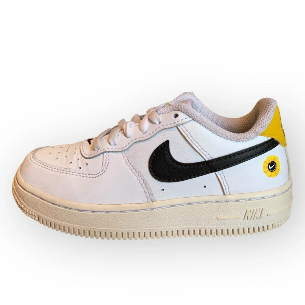 ✨ Iconic Nike Air Force 1 LV8 GS “Have A Nike Day” sneakers in Kids Size 12. - Picture 5 of 9